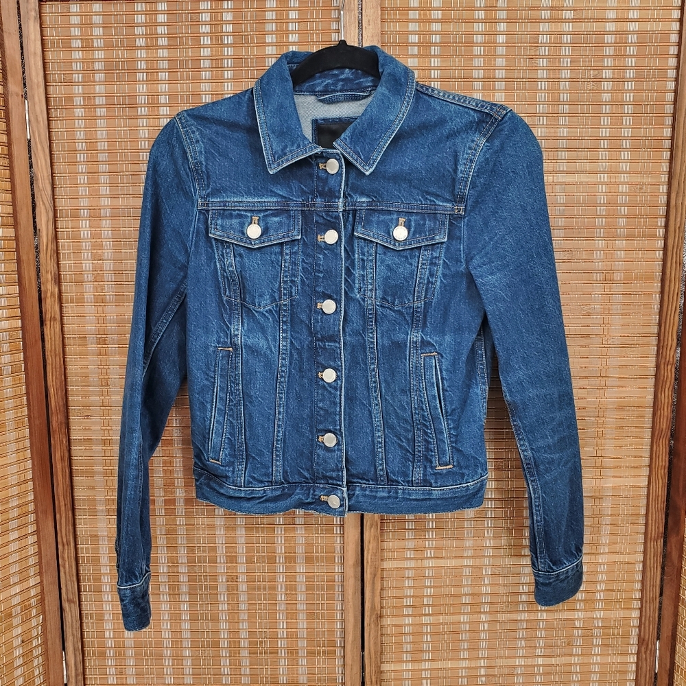 ♡ Banana Republic Denim Truckers Jacket Size Small